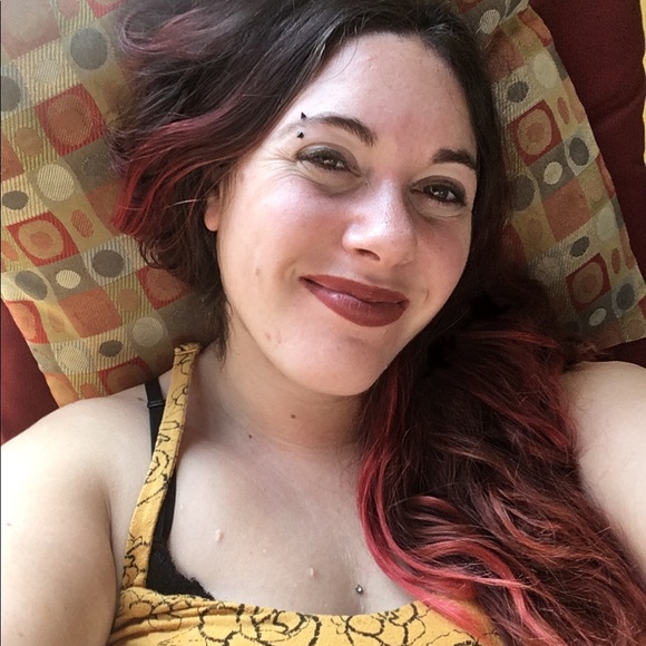 Meet your Posher, Jennifer - Picture 3 of 4